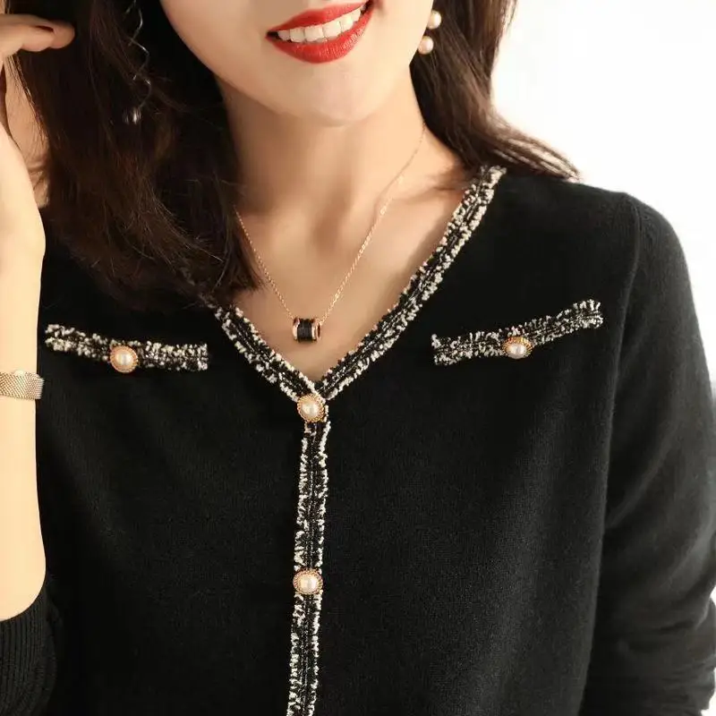 Женская трикотажная футболка с V-образным вырезом и длинным рукавом