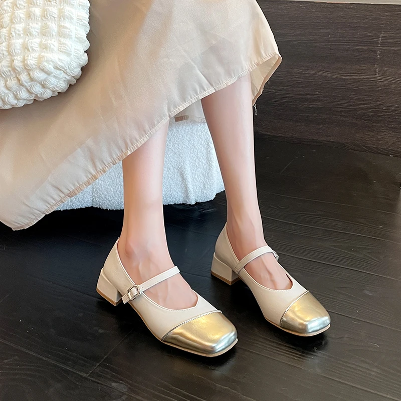 

Женские офисные туфли на массивной подошве, с пряжкой