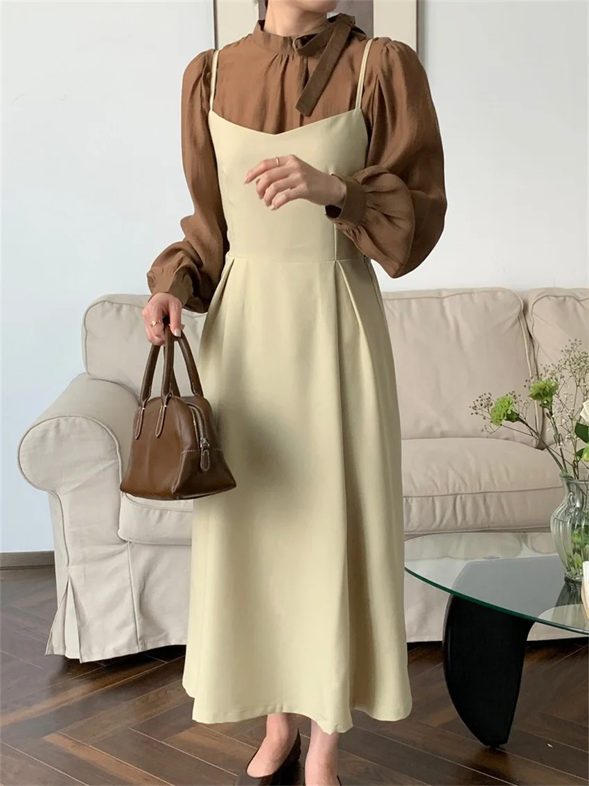 

Костюм Женский приталенный из двух предметов с бантом, на осень