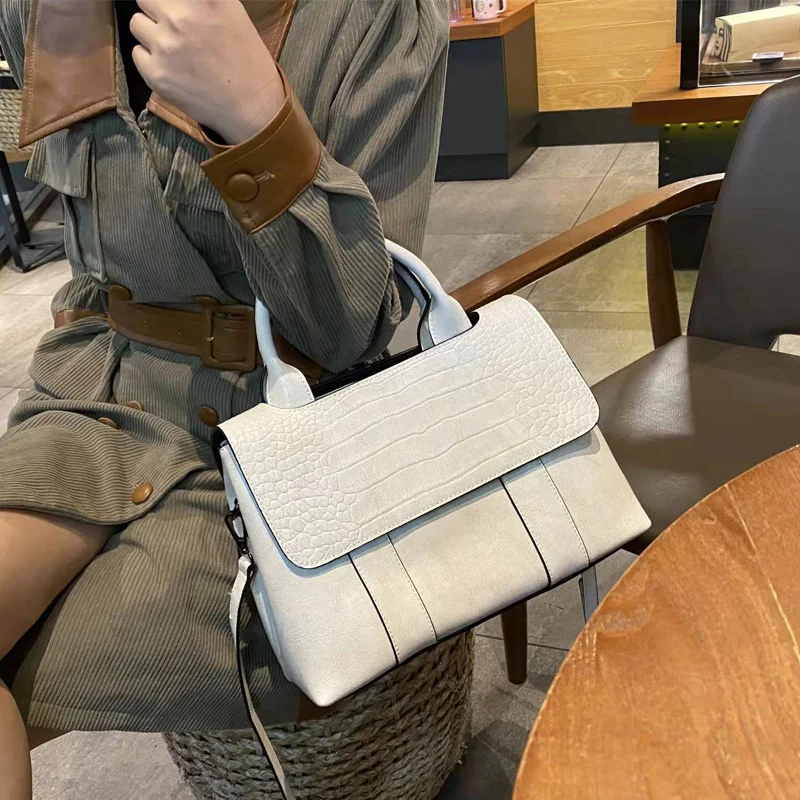 

high quality luxury brand new 2023 fashion capacity texture hand-held large bag women's versatile leather Crossbody Bag