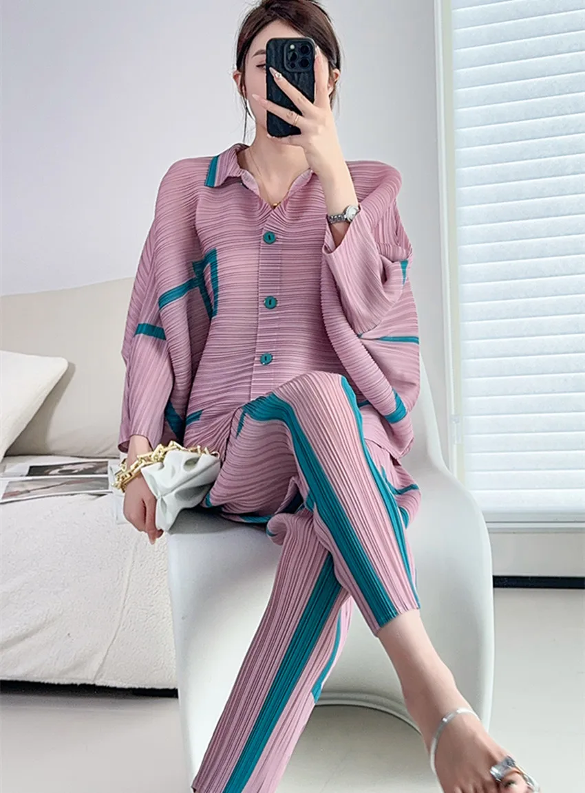 Женский костюм с принтом миаке розовый плиссированными брюками однобортный