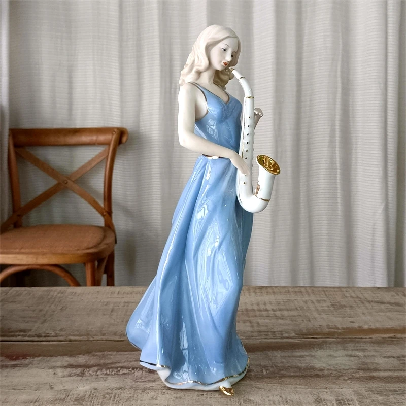 Фарфоровый паб-саксофон ручной работы фигурка девушки керамический