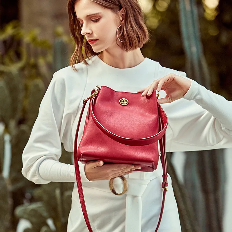 New Fashion Oil Wax Leather Large-Capacity Bucket Bag Casual Portable Messenger Shoulder Bag Female Bag Genuine Leather Handbags