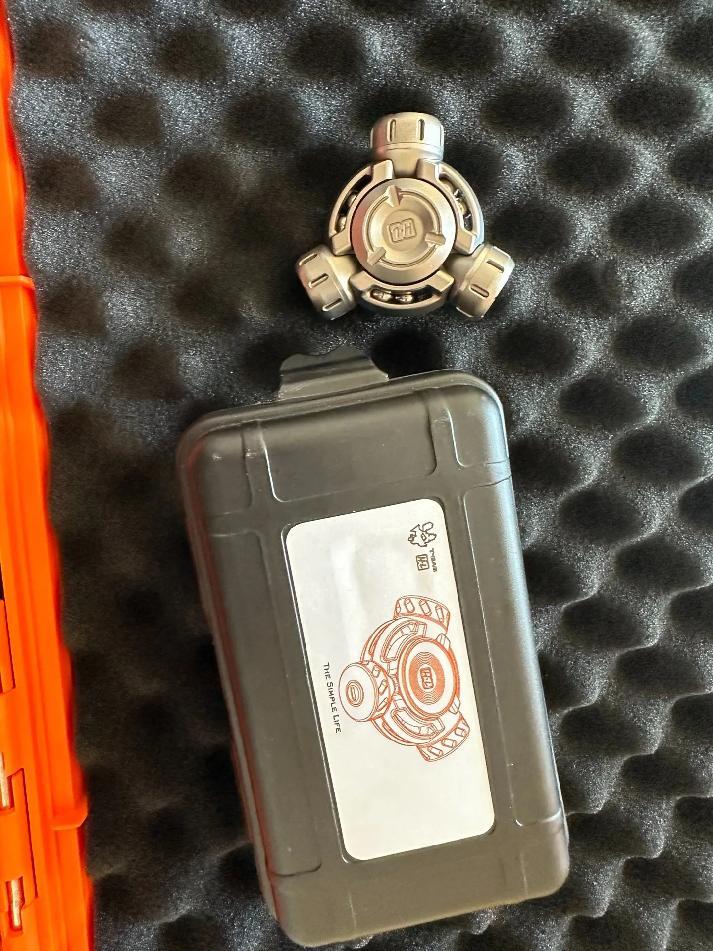 Плохой парень плохой богомол титановый сплав