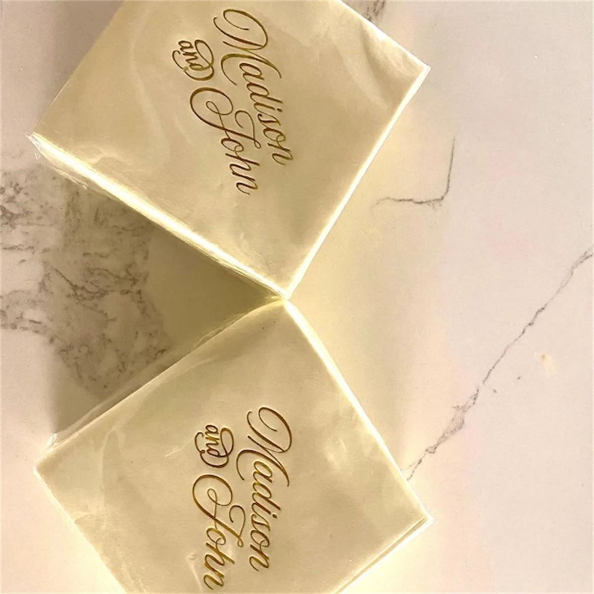 Свадебные коктейльные салфетки с плавающими сердцами льняные под текстуру