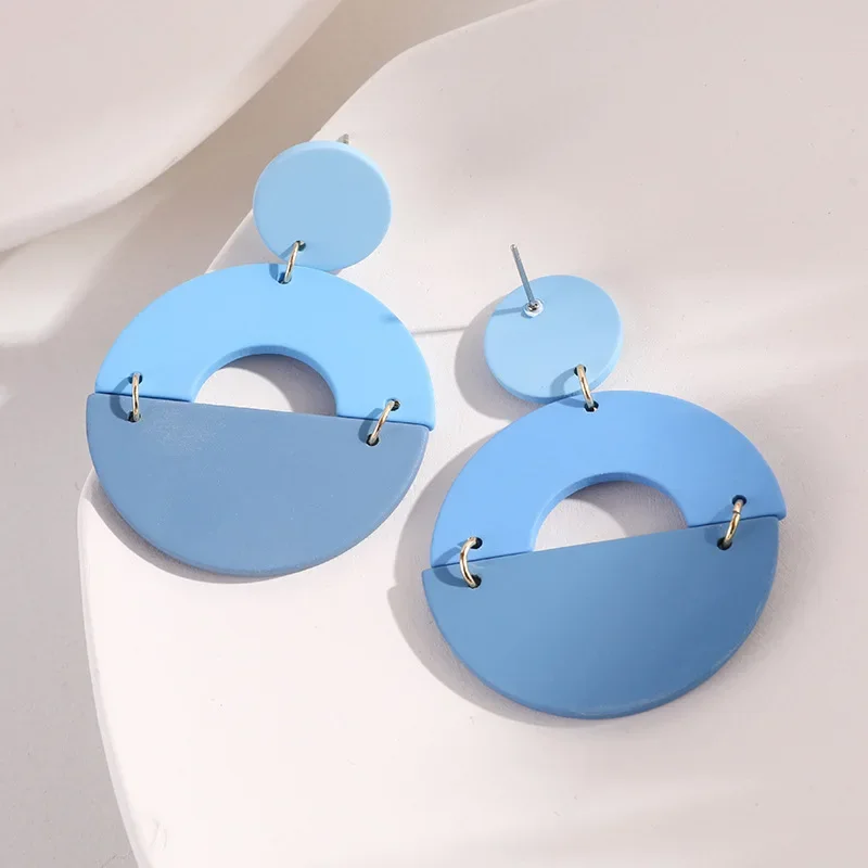 Синие уникальные серьги-кольца с геометрическим рисунком и преувеличенными