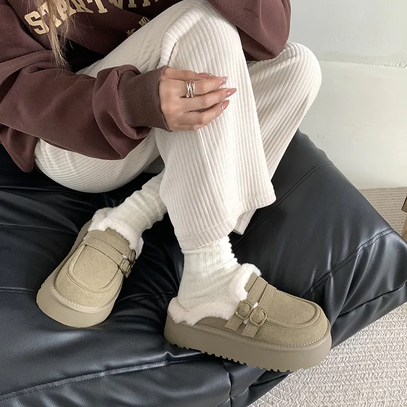 Женские шлепанцы из ПУ кожи на низком каблуке с мехом