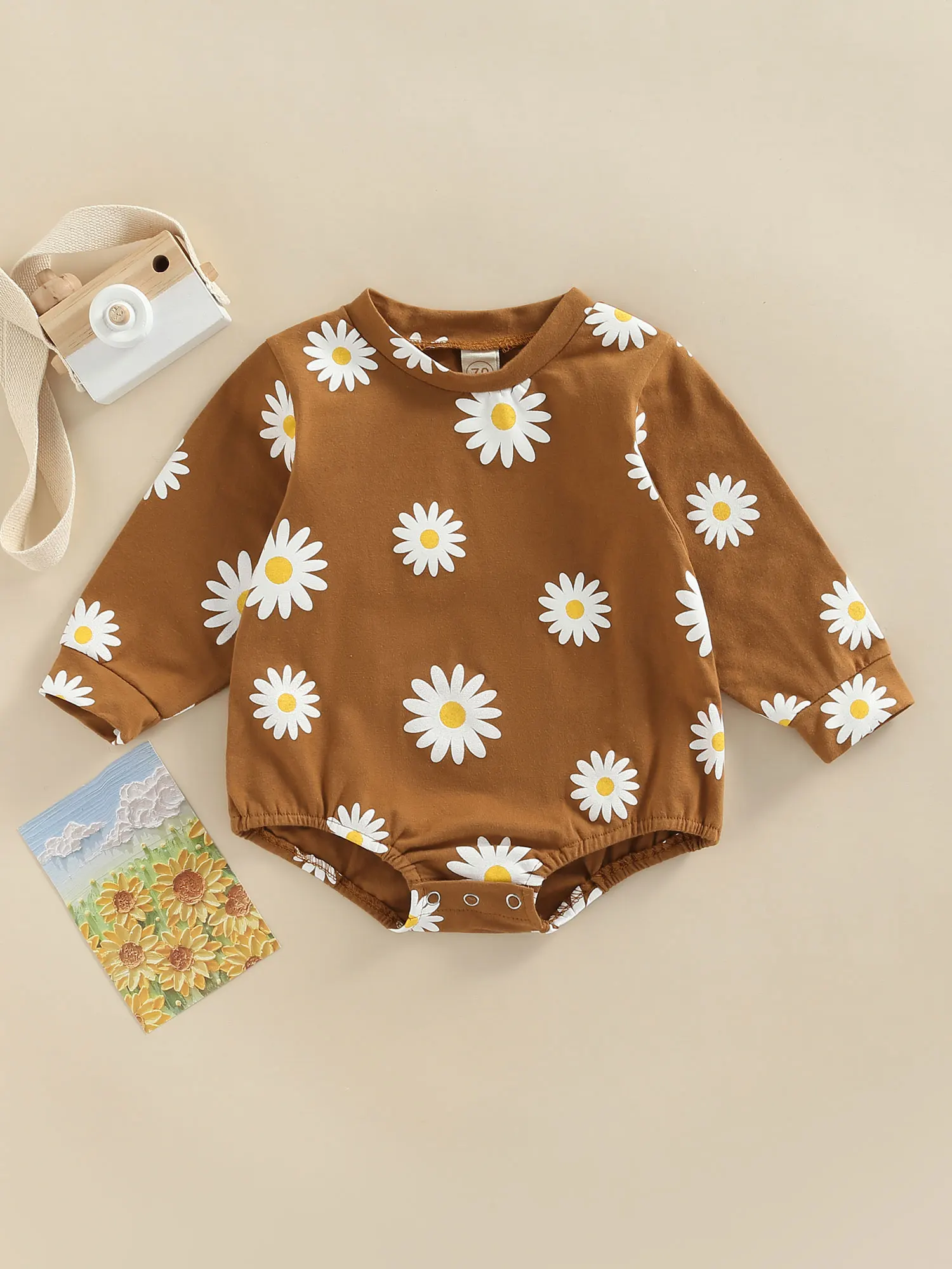 

Baby Girl s Daisy Print Long Sleeve Romper - Loose Casual Style Crew Neck Infant Clothing for a Cute and Comfy Look