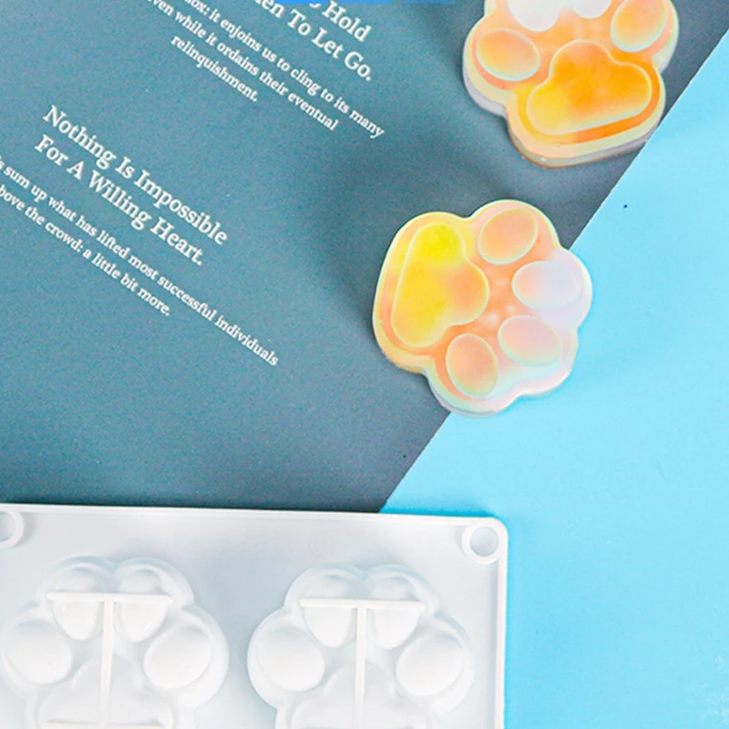 

Силиконовая форма в виде мультяшной лапы с 2 отверстиями, 3D Ароматизированная свеча, модель для изготовления изделий своими руками, украшен...