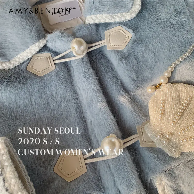 Gentle Cream Blue Pearl Buckle Fur Integrated Coat Top for Women Elegant Luxury Velet Thickening Jackets for Ladies New Style