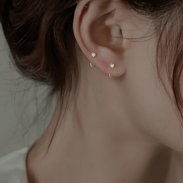 Простые маленькие и изысканные серьги-крючки с цирконием женские легкие