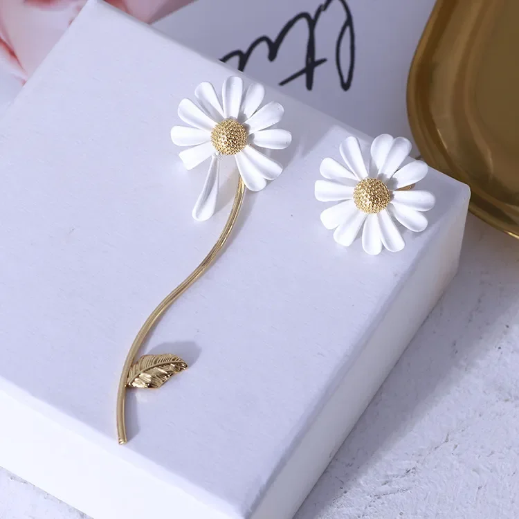 

European And American Jewelry Fashion Sen Department Fresh Daisy Flowers Asymmetric Detachable Earrings