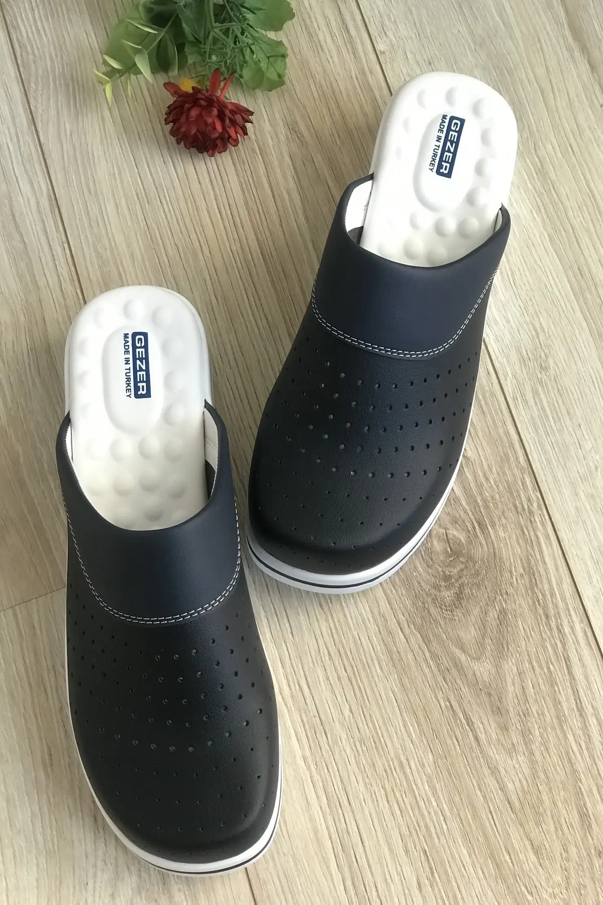 

Anatomic Dotted Base Sabo Slippers
