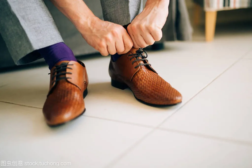 

Fashion Men Work Safety Boots Anti-smash Anti-puncture Work Sneakers High Top Safety Shoes Men Indestructible Work Boots