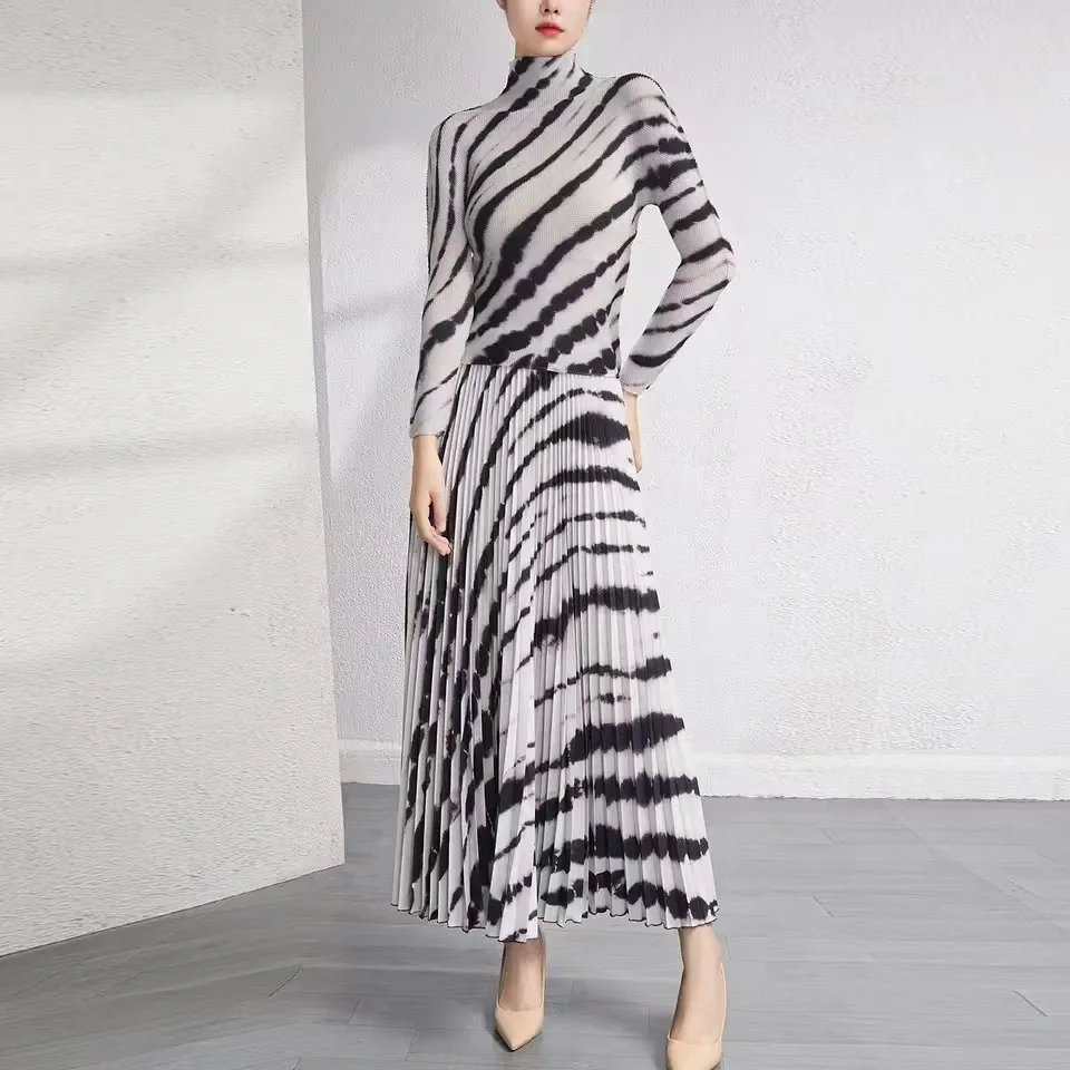 

Fashion Suit Women's Miyake Pleated Turtleneck Print Long-sleeved Undershirt Draped High-waisted Top + Skirt Two-piece Set