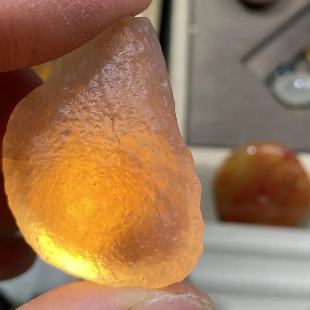 1Pcs Natural Stone Peculiar Rare Precious Gift Alxa Natural Colorful Sugar Heart Agate Hourglass Ring Stone Small Stone