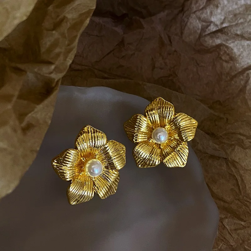 

Жемчужные серьги, винтажные высококачественные темпераментные трехмерные серьги для женщин