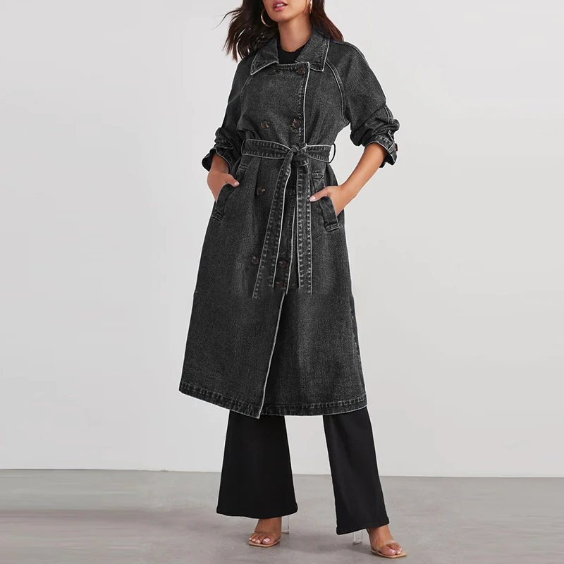 Длинное джинсовое пальто на пуговицах с карманами завязках