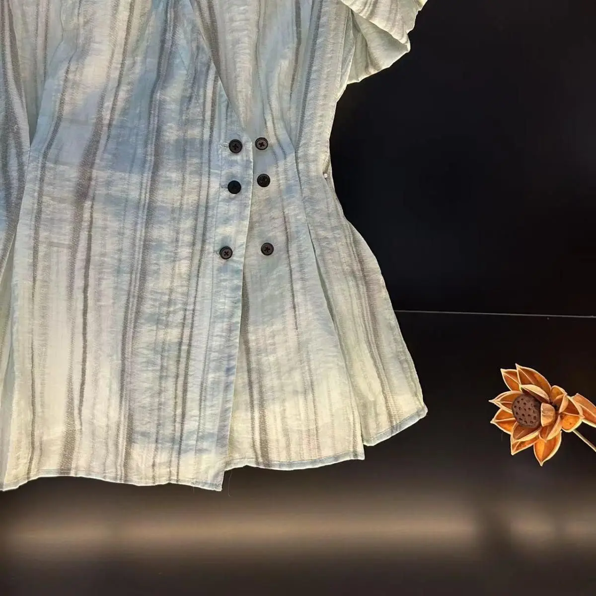 Рубашка с V-образным вырезом и вертикальным рисунком французская Блузка поясом