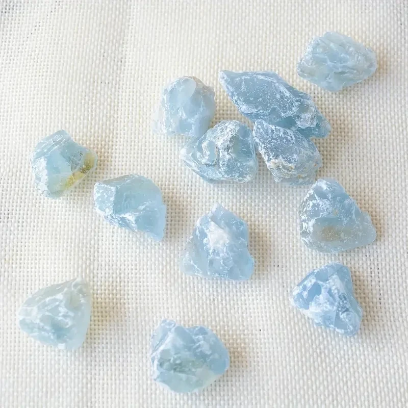 

Необработанные камни Celestite