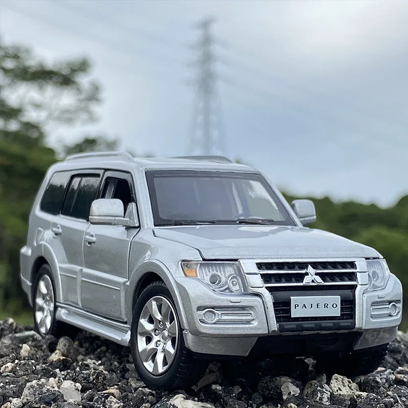 

1:32 Mitsubishis PAJERO SUV Alloy Car Model Diecasts Metal Toy Off-road Vehicles Car Model Collectible Simulation Childrens Gift