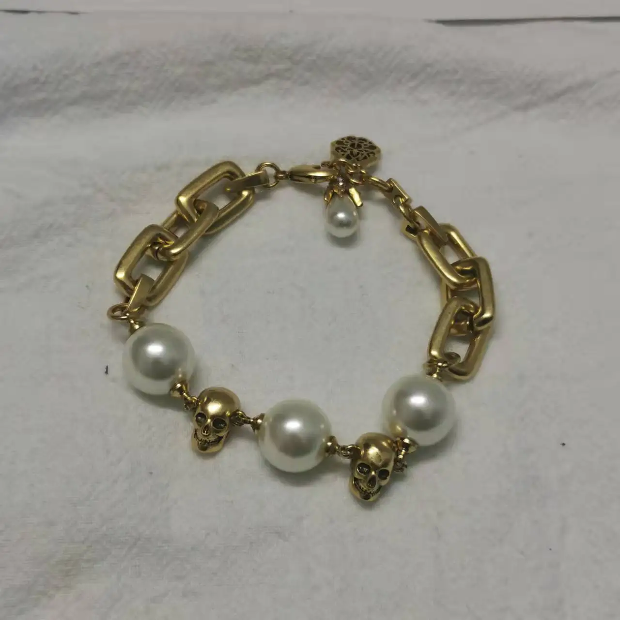 

Brand New Retro Punk Geometry Style Accessories Skull Ghost Head Bracelet with Pearl for Women Brass Plated 18K Gold