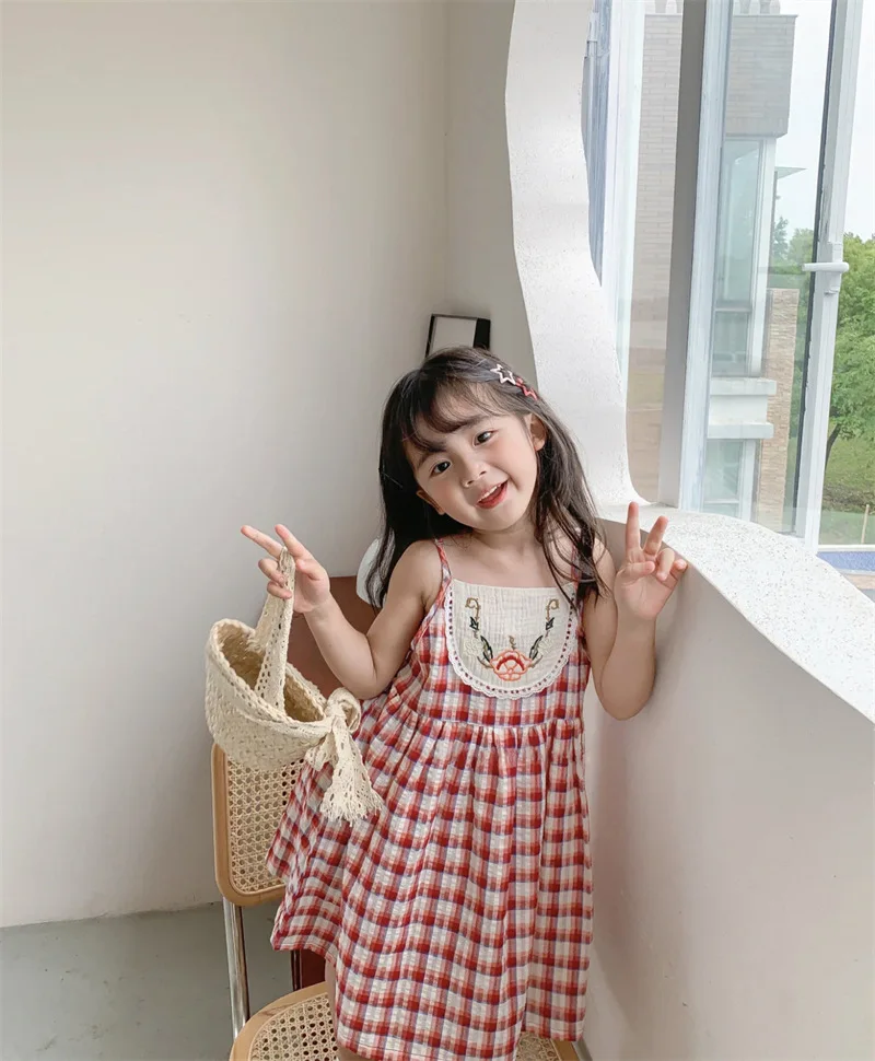 

Girls dress 2022 summer new baby girl embroidered plaid suspender skirt princess skirt fresh children's skirt