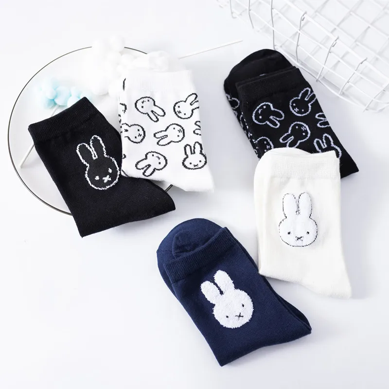 Фото Новые повседневные женские носки Miffy с мультяшным рисунком, носки средней длины, забавные очень милые носки для девочек, осенне-зимние носки для женщин №3
