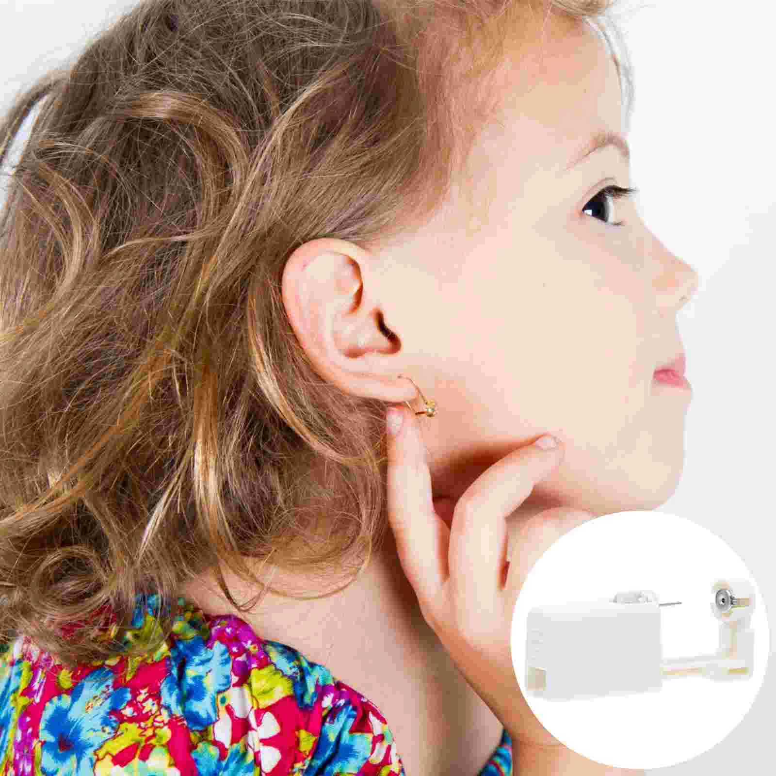 

2Sets Disposable Ear Piercer with Ear Studs Practical Ear-piercing Assist Device