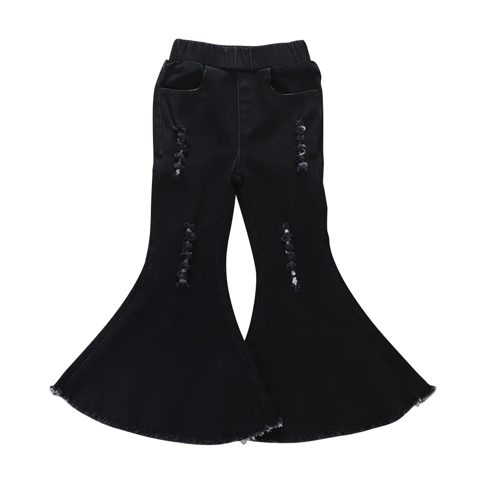 Удобные и трендовые черные потертые расклешенные джинсы для девочек с дырками