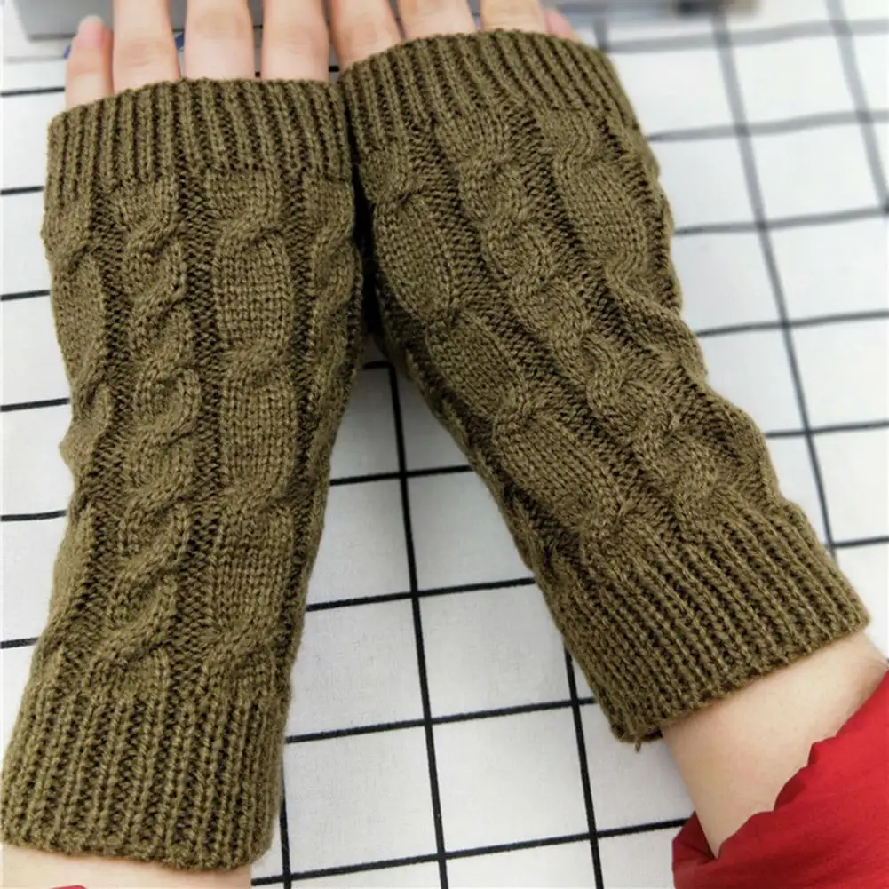 

1 Pair Matching: Half Fingers short gloves are fashionable and versatile, suitable for various occasions.