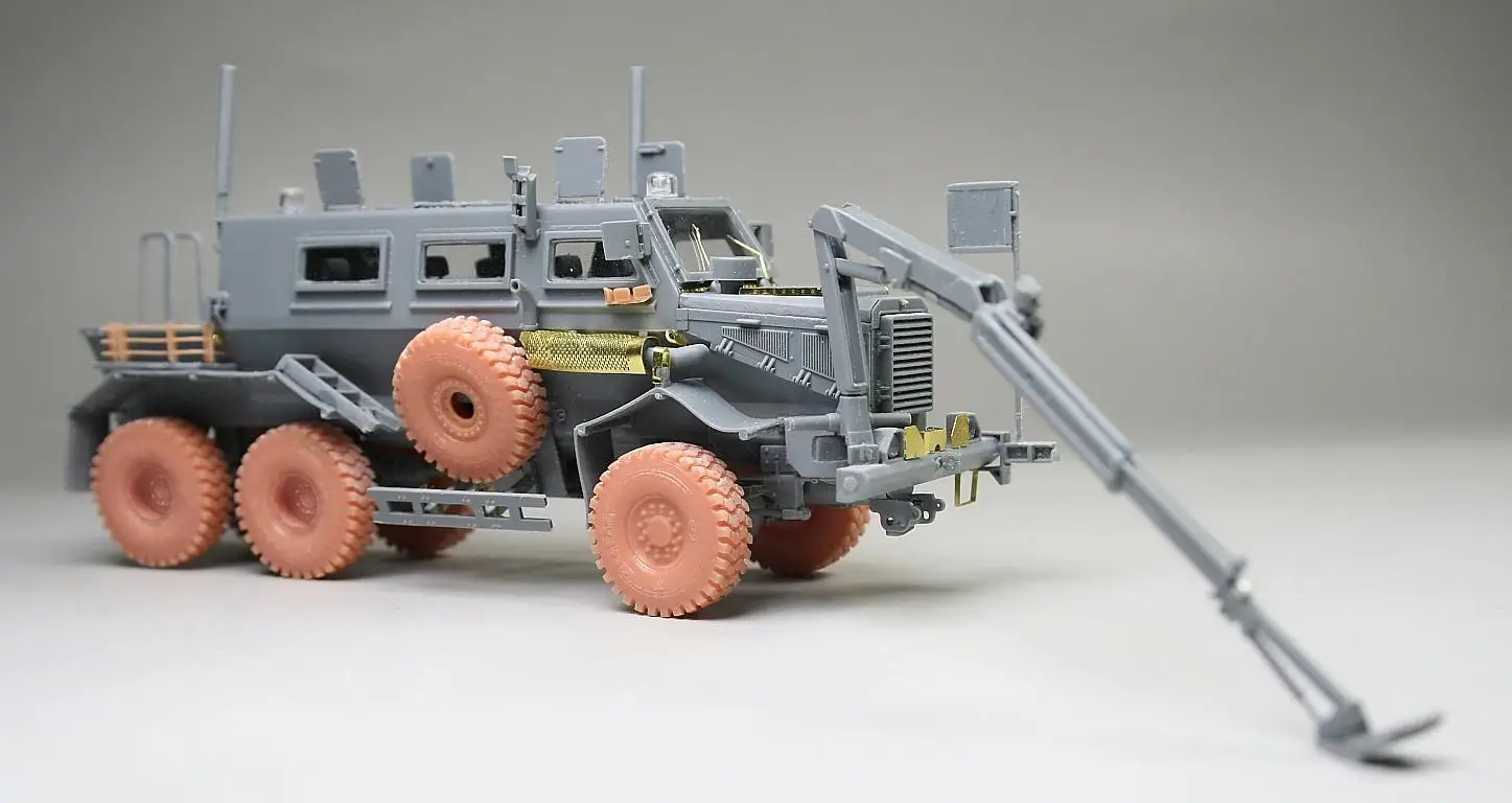 VESPID VS720035 1/72 BUFFALO A1 MPCV Mine Protected Clearance vehicle Model Kit