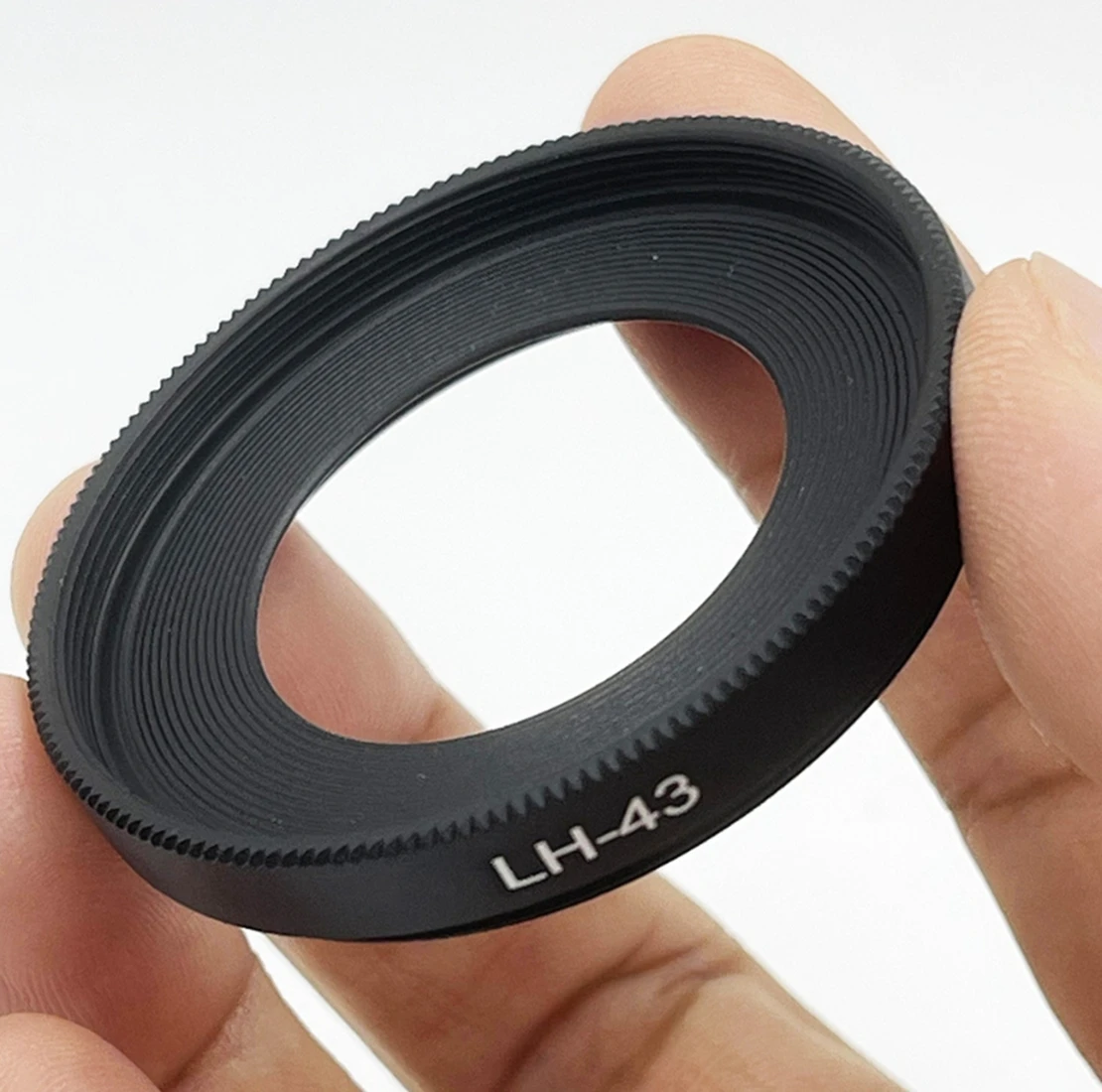 Металлическая бленда для объектива камеры с винтовым креплением