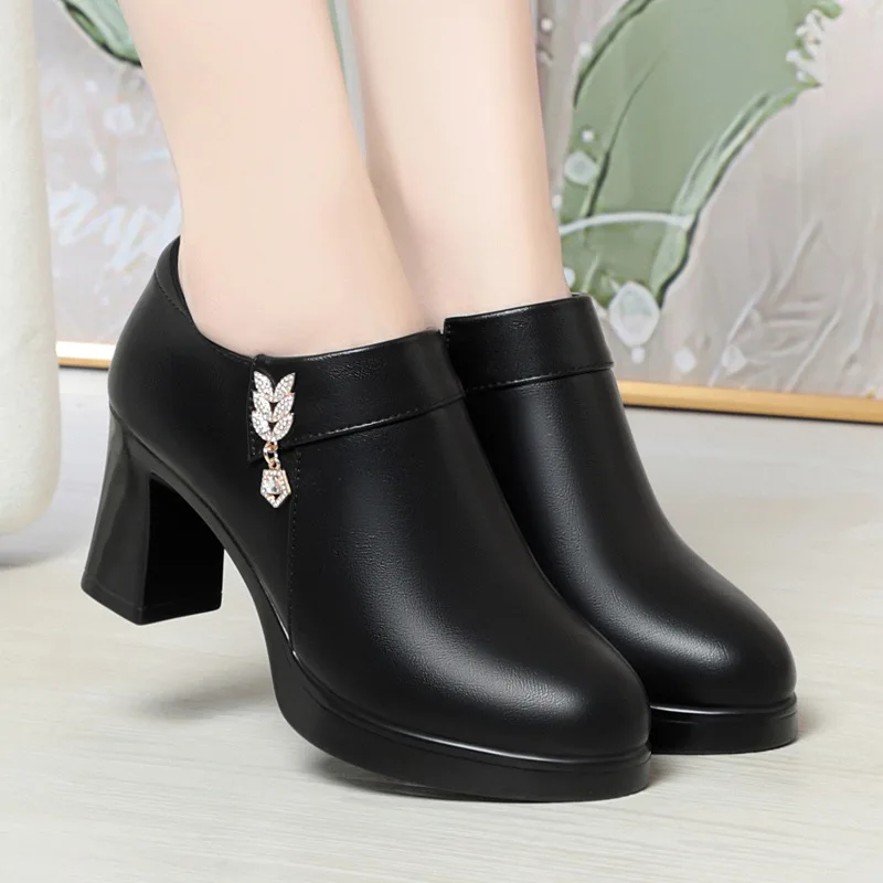 Элегантные модные туфли из мягкой кожи с глубоким вырезом 7 см женские