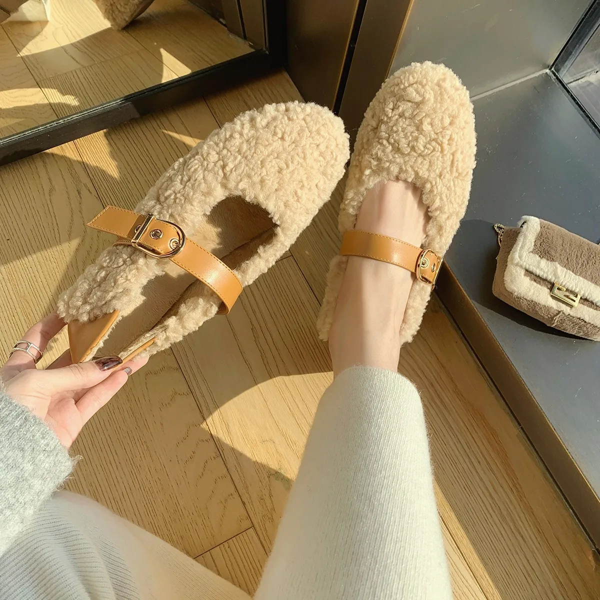 

Women Flat Shoes Women Fur Shoes Plus Velvet Solid Color Asakuchi Flat Add Cotton Round Shape Keep Warm Non Slip Flats Shoes