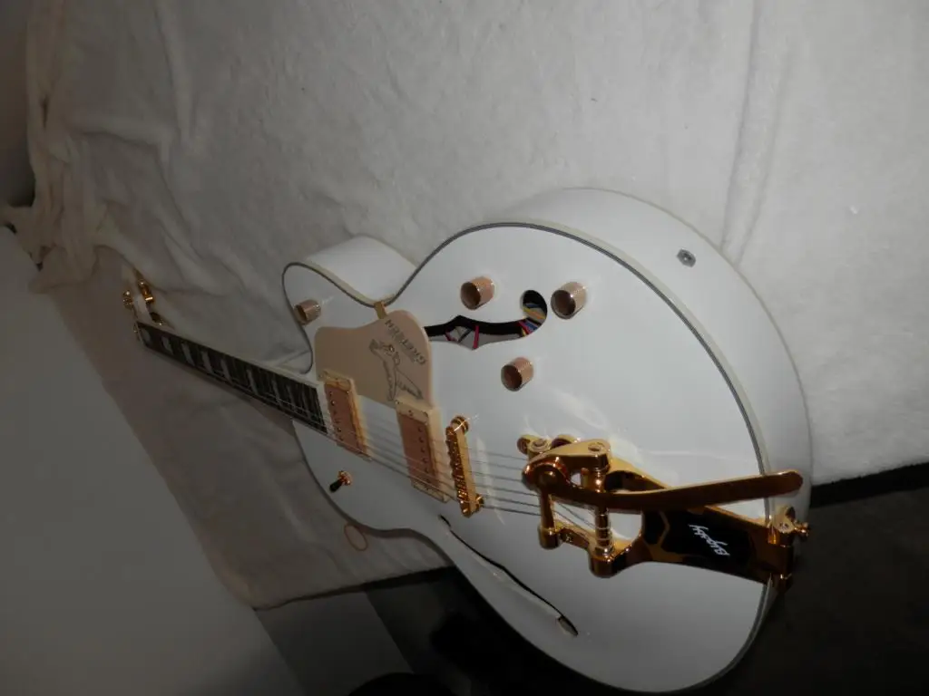 

free Shipping Factory Custom Falcon White Semi Hollow Body 6120 Jazz Electric Guitar With Bigsby Tremolo 11yue2