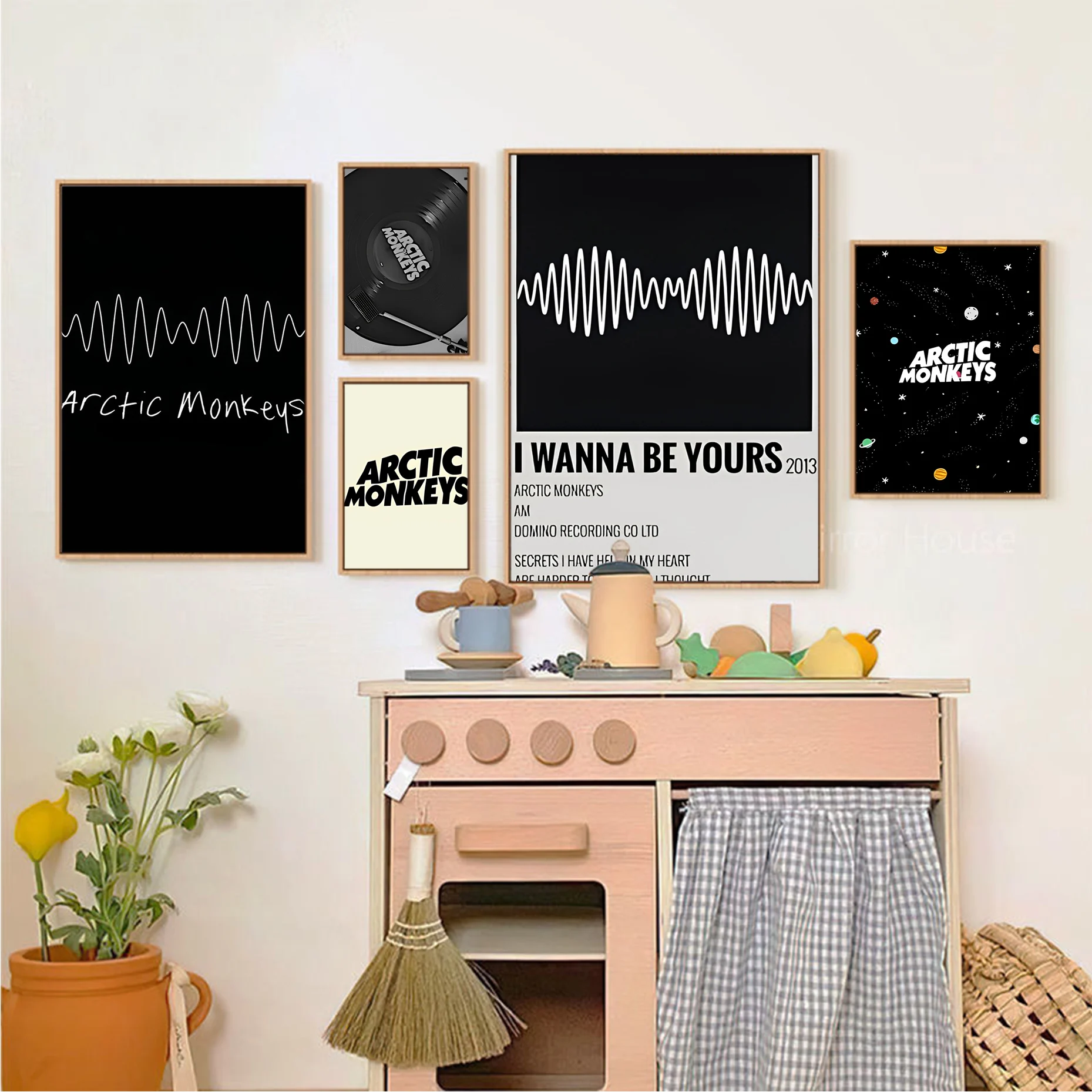 

Black Arctic Monkeys AM Poster Vintage Posters Sticky Retro Kraft Paper Sticker DIY Room Bar Cafe Kawaii Room Decor