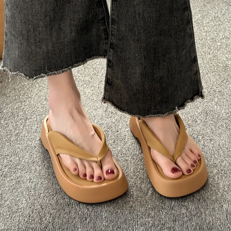 

Шлепанцы женские на плоской платформе, повседневные пляжные сандалии на толстой подошве, с клипсой, сланцы, летняя модель, 2023