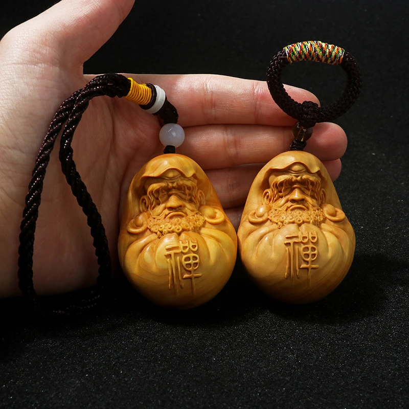 

Small leaf boxwood carving dharma patriarch Zen path fortune hand to play with a modern Chinese vehicle pendant crafts