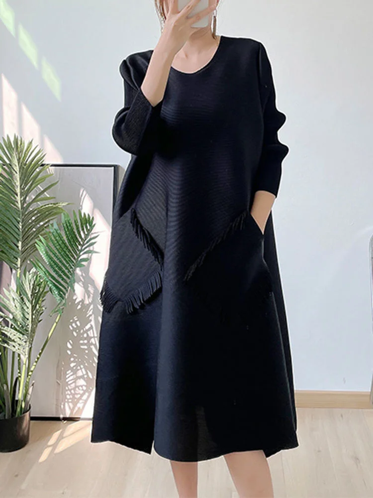 Женское плиссированное платье с бахромой GVUW осень 2024 новое однотонное