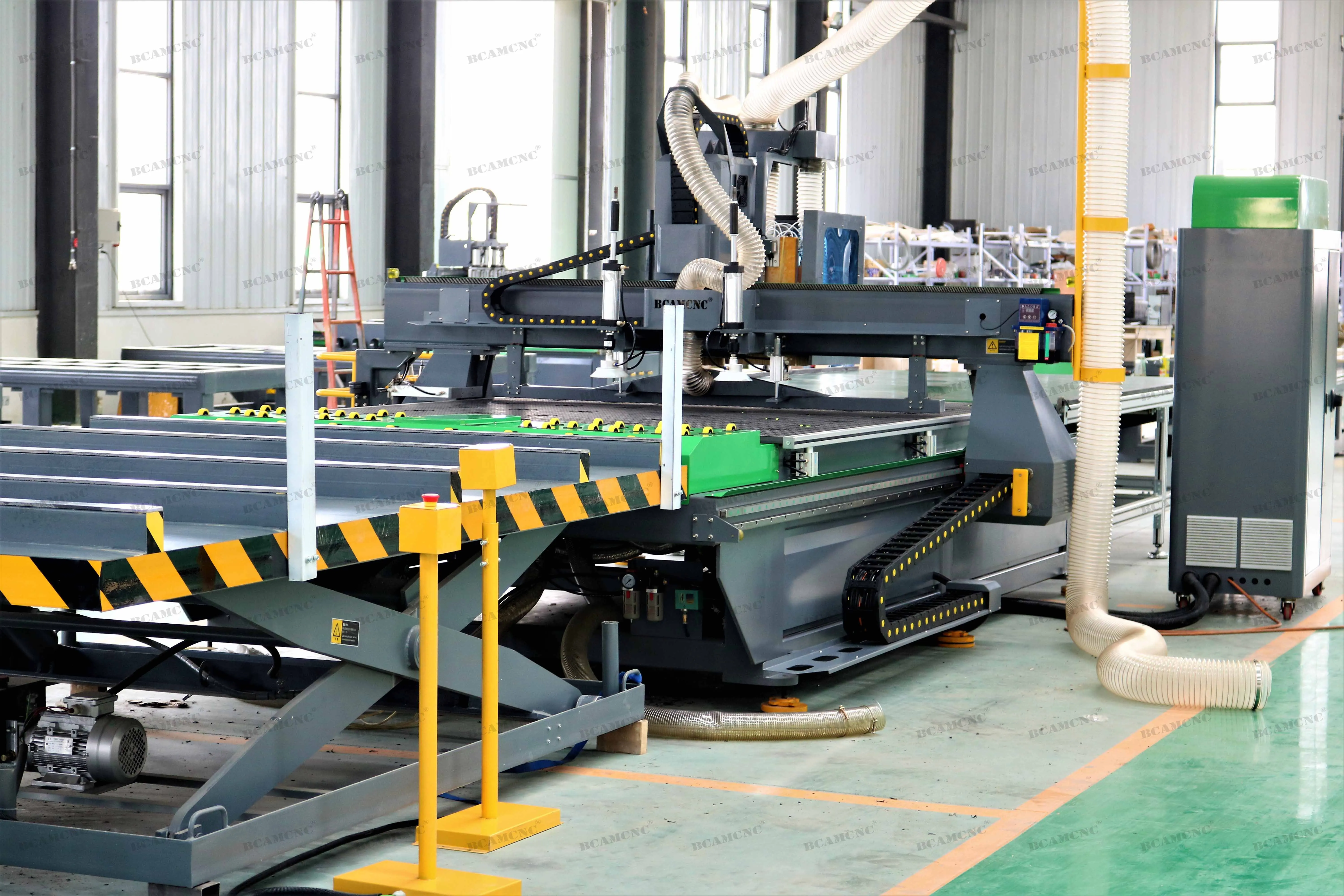 Wooden door design Machinery Auto loading unloading Woodworking Nesting router machine for cabinet Wood price |