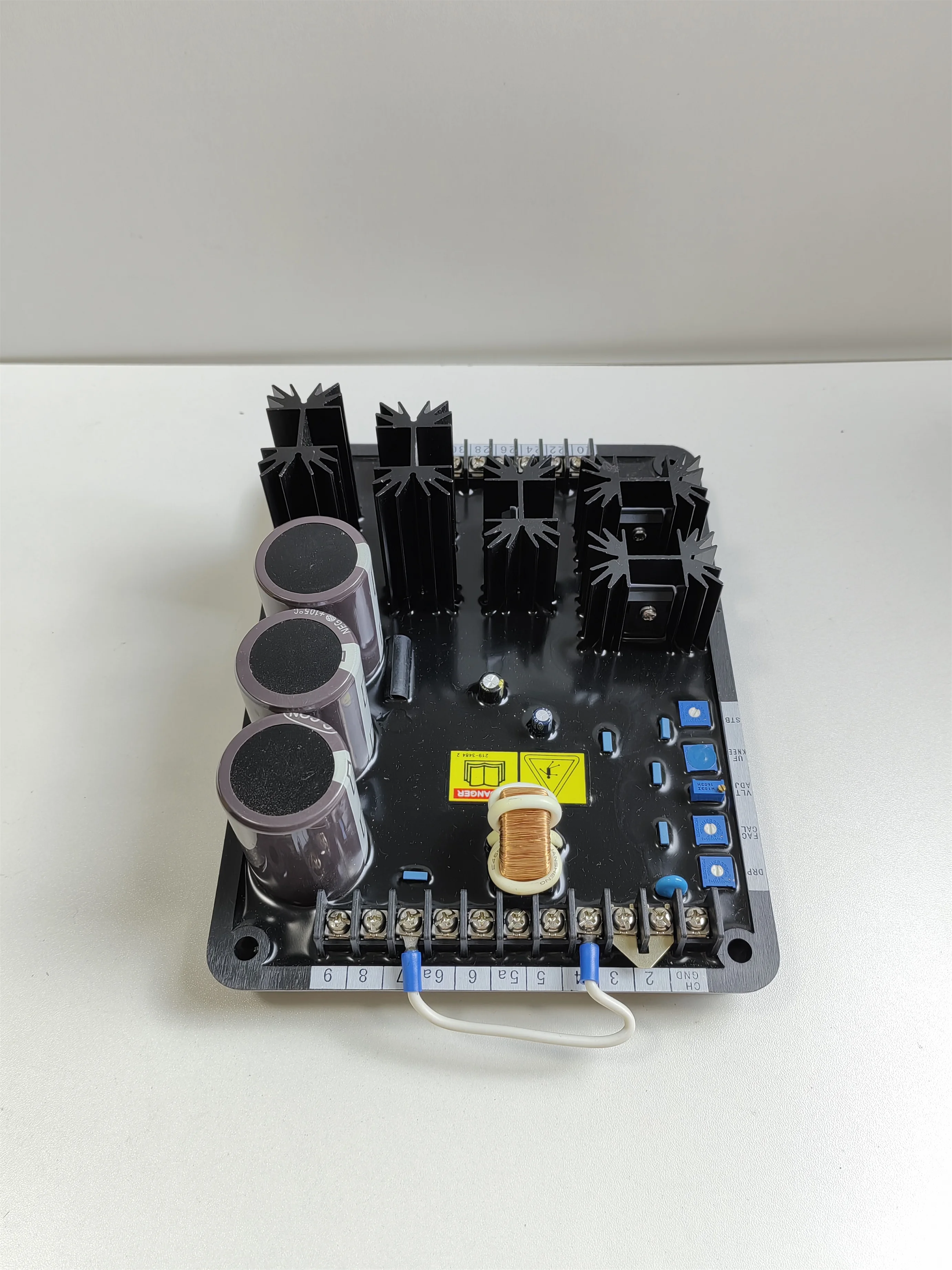 Автоматический регулятор напряжения AVR AVC63-12B1 подходит для генератора Basler AVC63-12B2