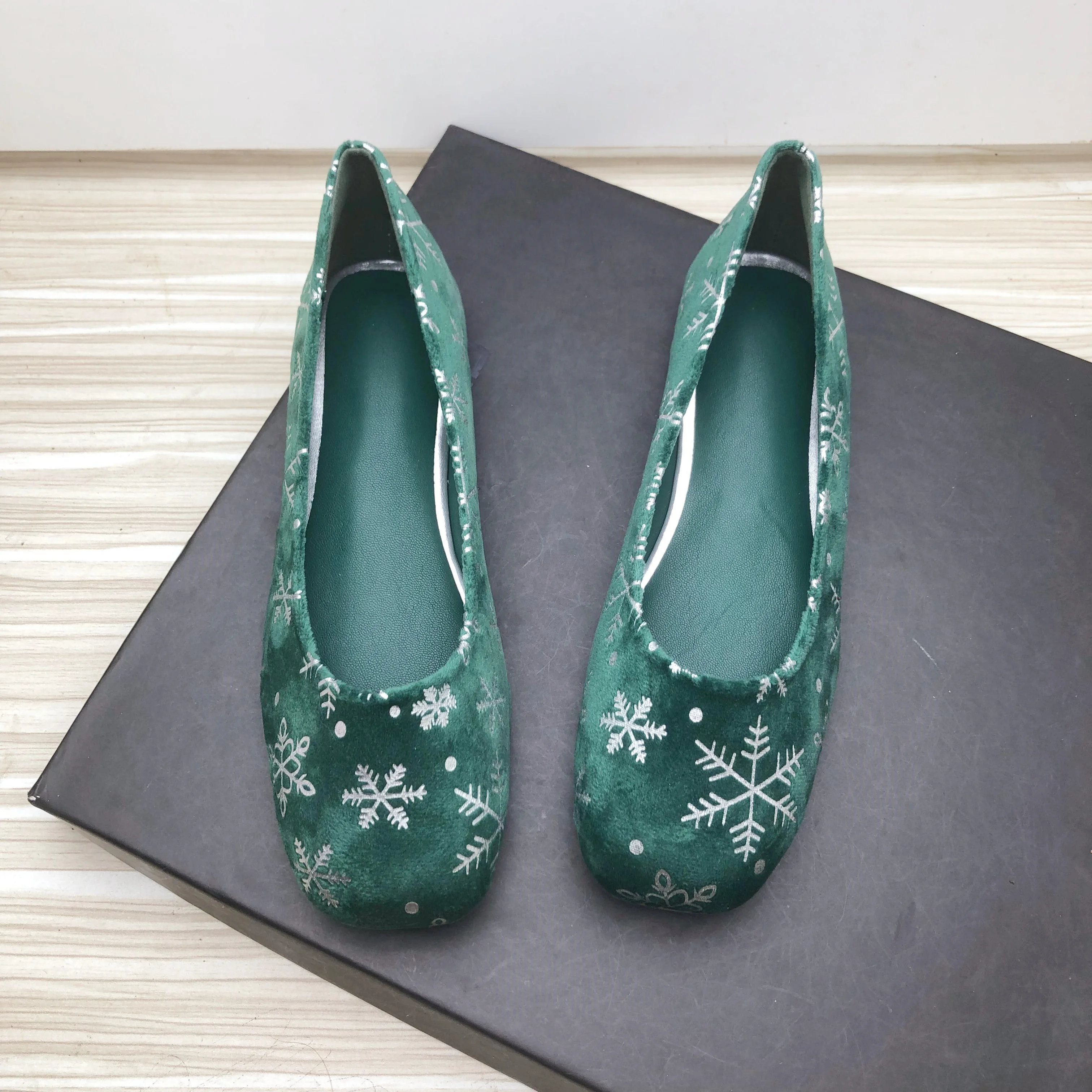 

Christmas Shoes Slip on Loafers Lady Girls Flats for Holiday Size 33-43 Artificial Leather Green Shoes 2023 Winter New