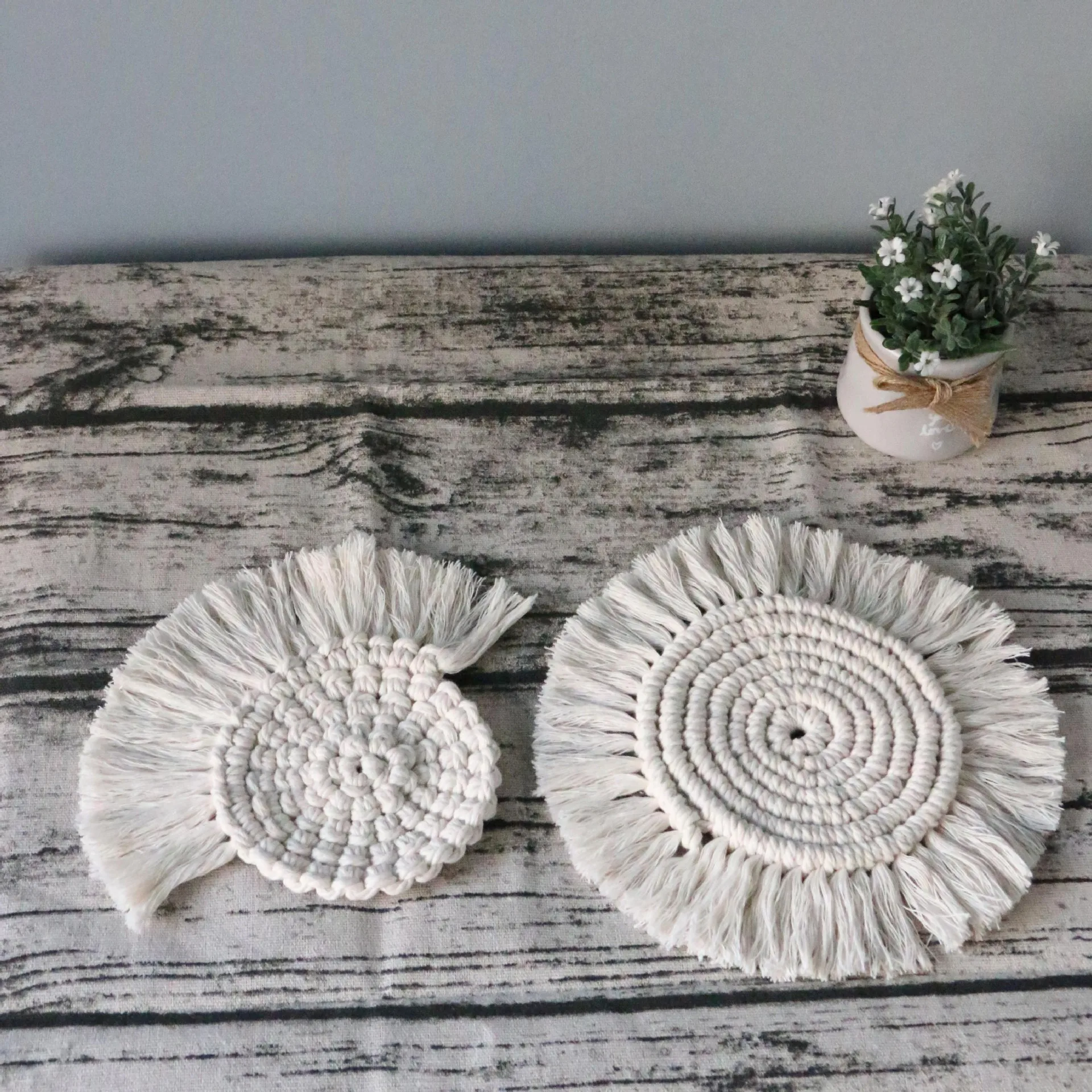 

1PC Placemat Natural Hand Woven Non-slip Kitchen Coaster Pad Bohemian Hand Woven Western Placemat Table Home Decor