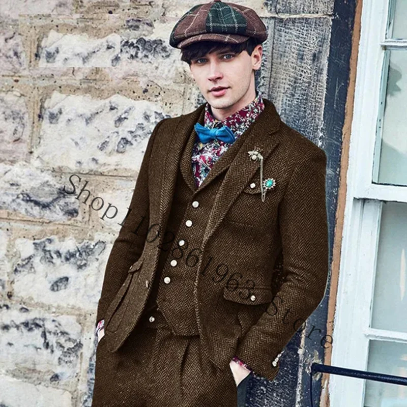 Рисунок 2 - Костюмы для мужчин