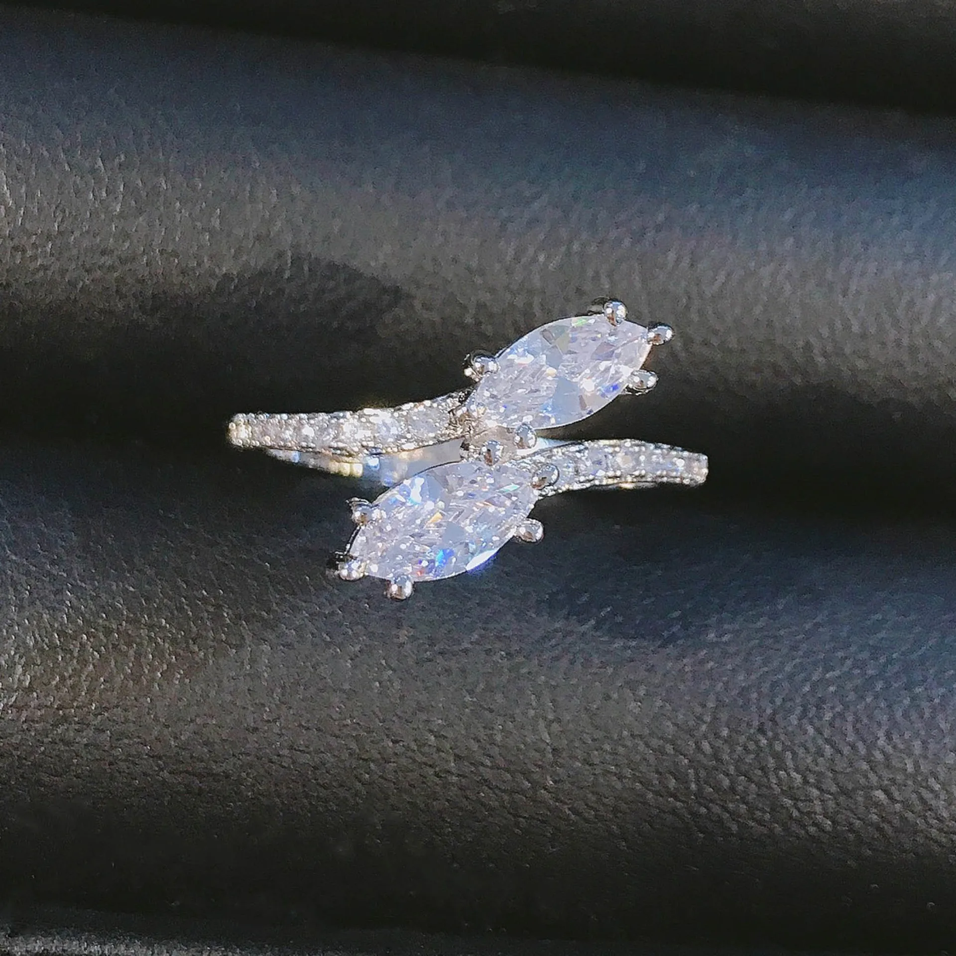 

Модный импортный набор из серебра S925 пробы с бриллиантами Mosan, обручальное кольцо с двумя листьями, Женские Ювелирные изделия