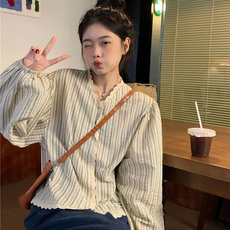Женская летняя повседневная рубашка в полоску легкая и модная с милыми