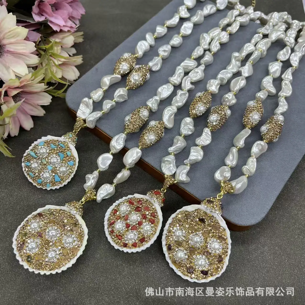 Фото Аксессуары для рукоделия: Новое ожерелье из ракушек, цепочка для свитера из натуральных белых ракушек, высококачественная персонализированная цепочка с инкрустацией натуральными камнями, европейский стиль. №1