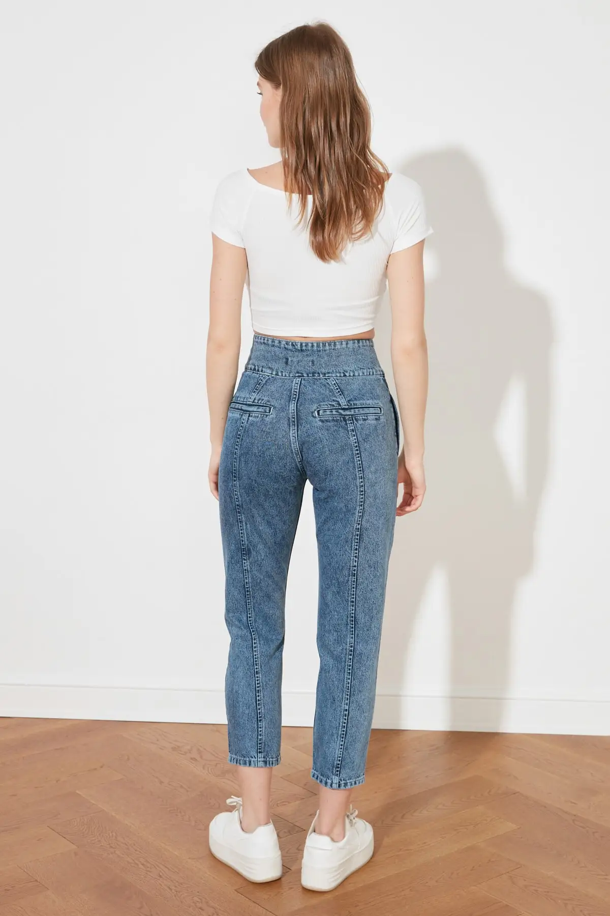 

Trendyol Button Detail High Bel Mom Jeans TWOSS21JE0529