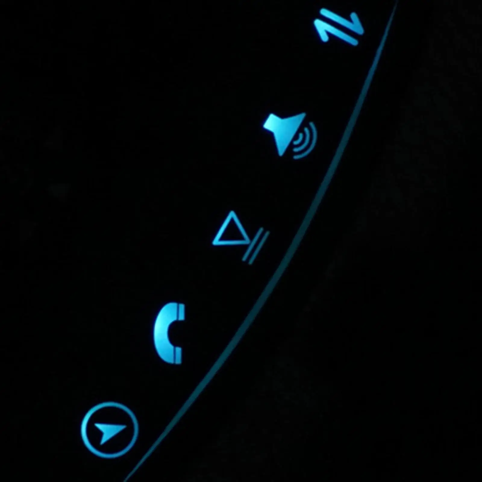 Универсальный беспроводной пульт дистанционного управления на руль автомобиля